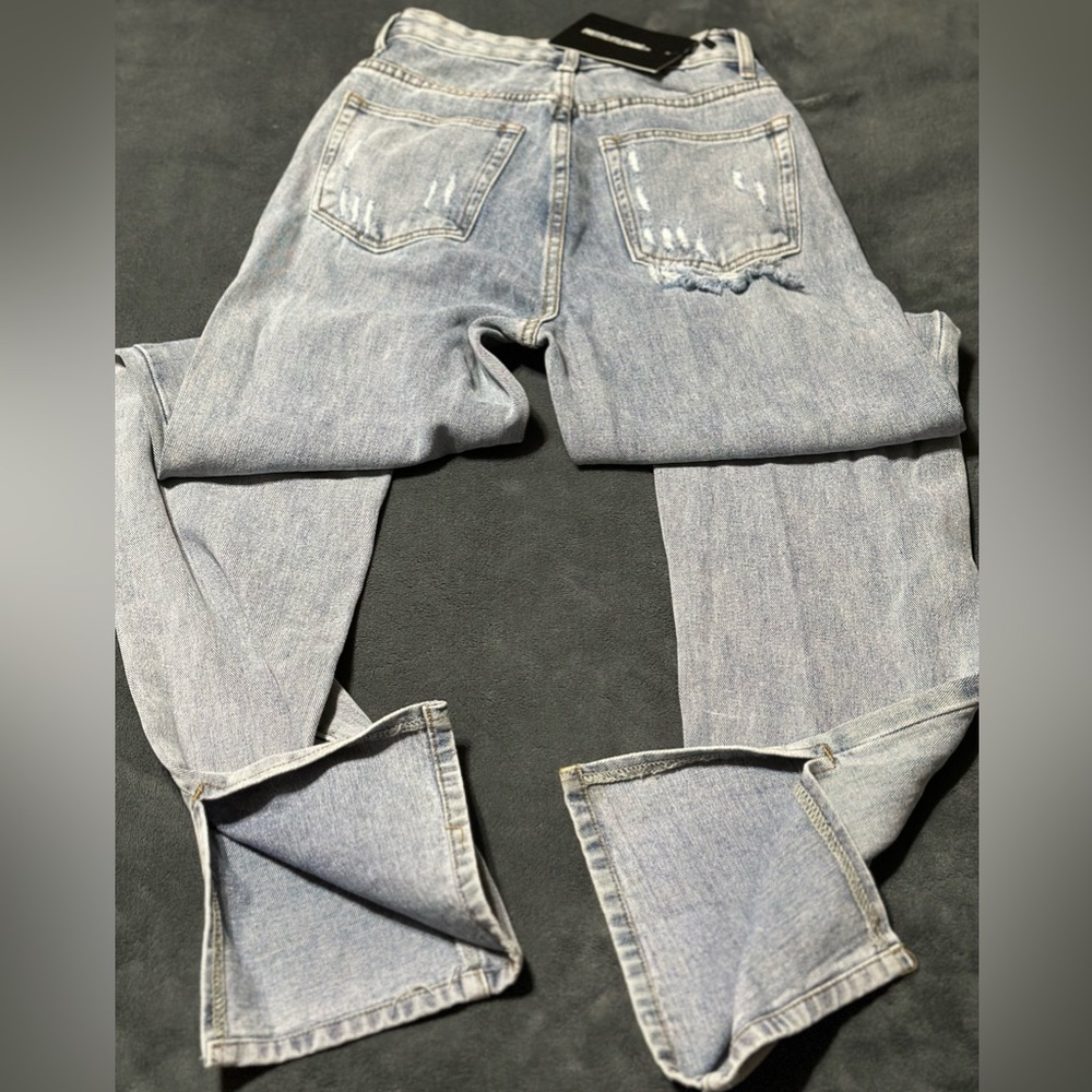(138)- 🤯 Look At These Pretty Little Things!🤩 These Jeans Are Loaded🔥 - Picture 3 of 3